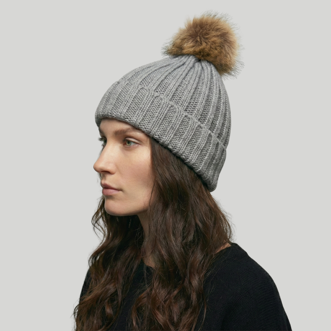 Bonnet Tricot Femme Gris avec Pompon
