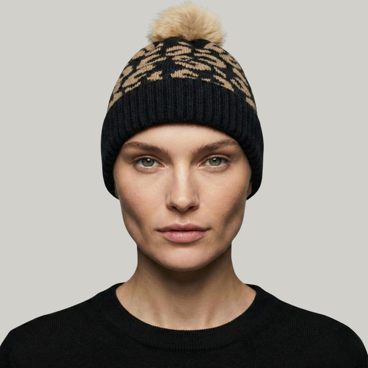 Bonnet Tricot Femme Noir Léopard Pompon