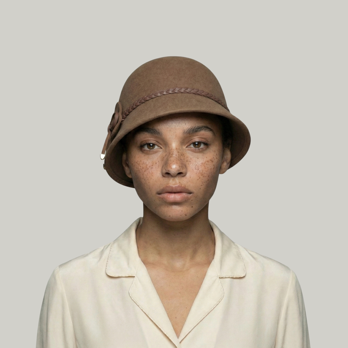 Chapeau Melon Femme Marron à Lacets