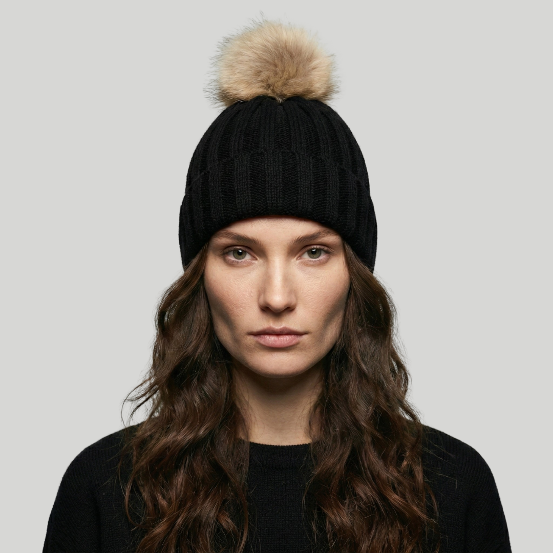 Bonnet Tricot Femme Noir avec Pompon