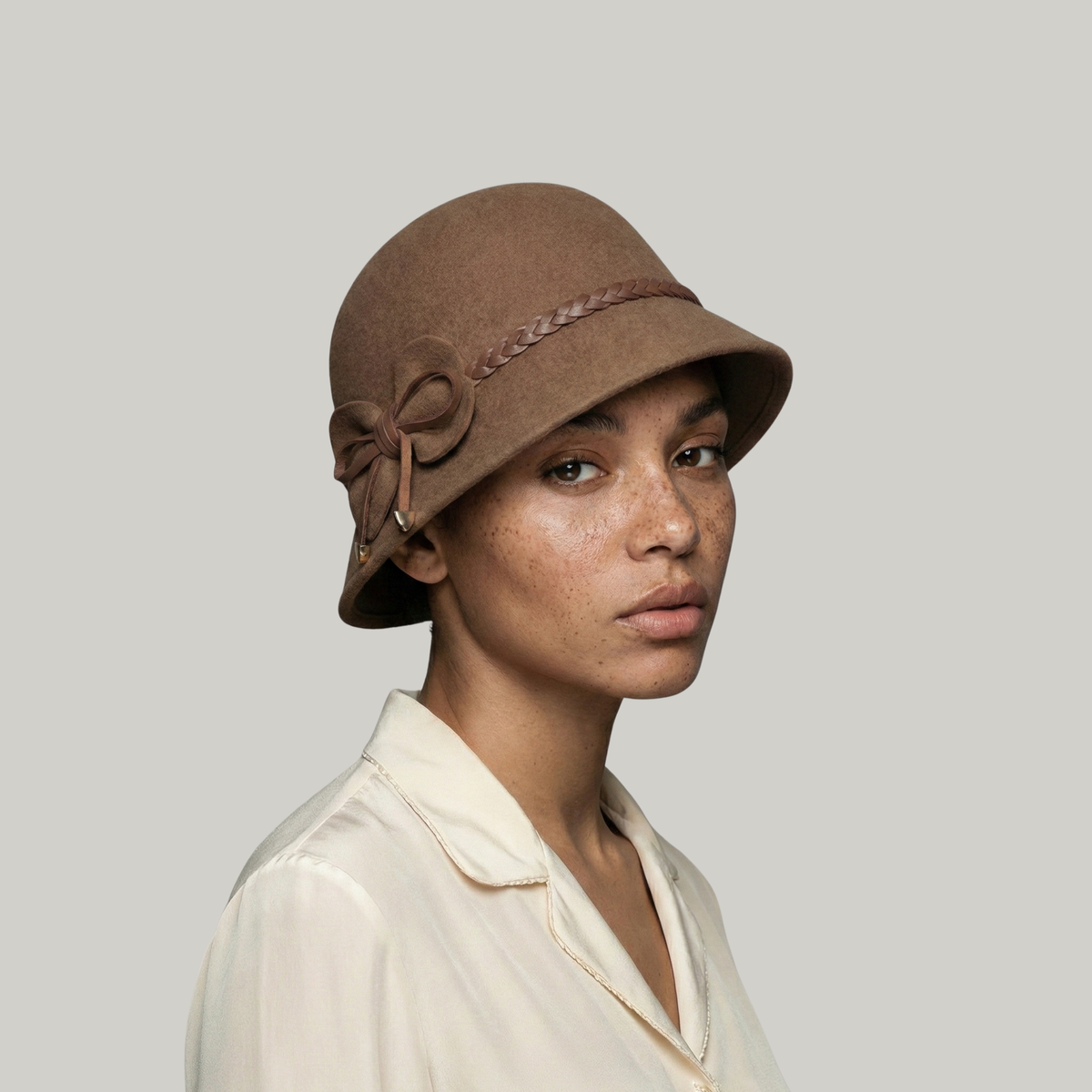 Chapeau Melon Femme Marron à Lacets