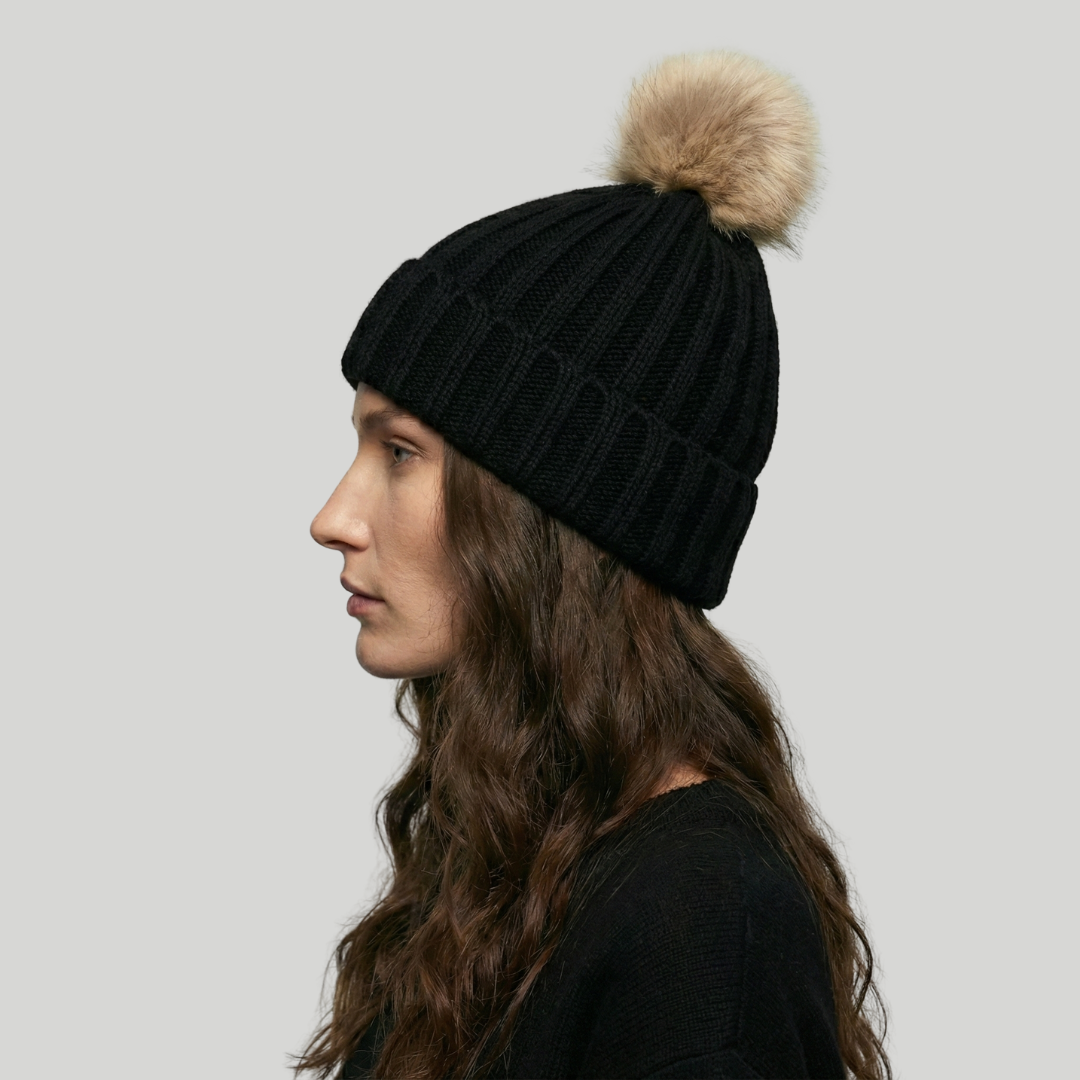 Bonnet Tricot Femme Noir avec Pompon