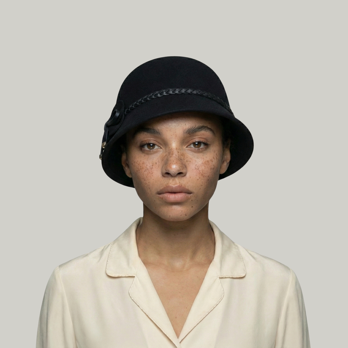 Chapeau Melon Femme Noir à Lacets